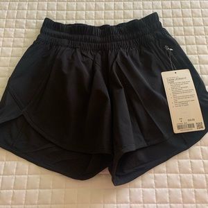 NWT Lululemon Tracker shorts size 4, 4” inseam